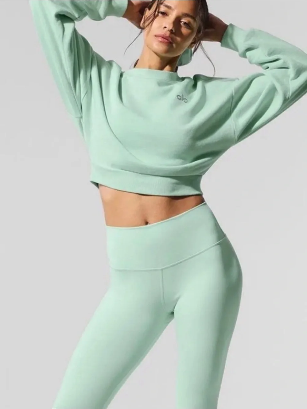 ALO Yoga Cropped Accolade Crewneck Sweatshirt in Spearmint. RARE FIND!